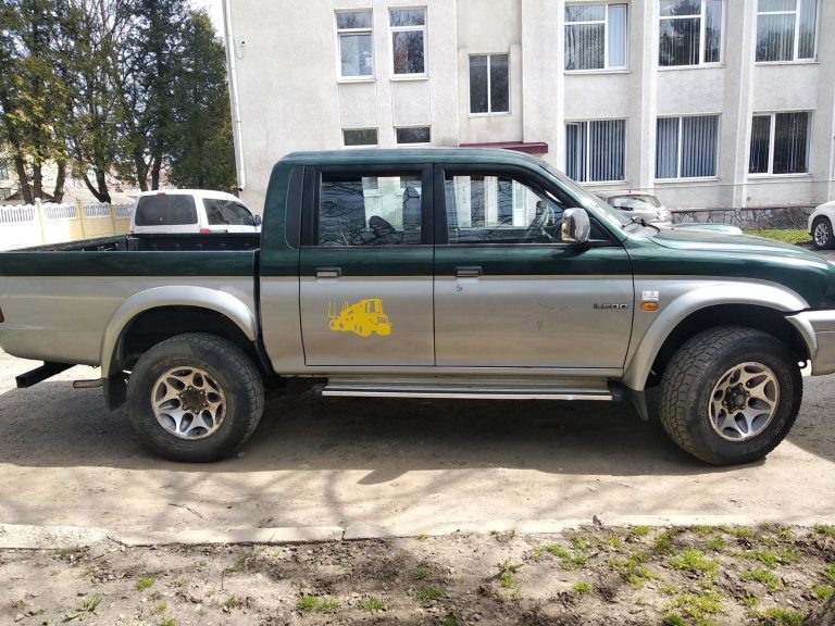 Тлумацька громада передала для української армії «Mitsubishi» (ФОТО) 12 Тлумацька громада передала для української армії «Mitsubishi» (ФОТО)