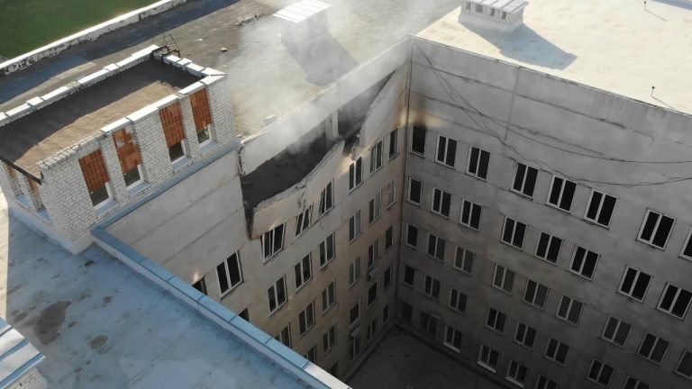 У Харкові окупанти вночі обстріляли міську лікарню та житлові будинки (ФОТО)