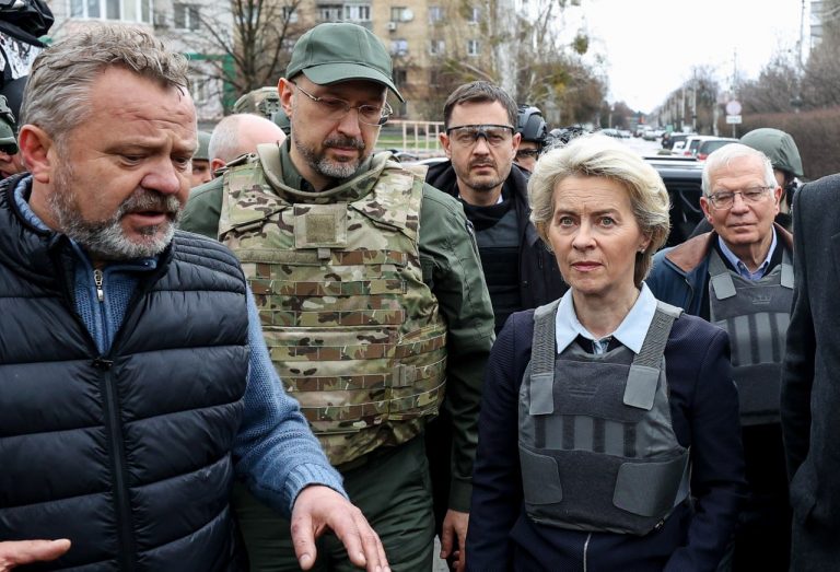 Денис Шмигаль та президентка Єврокомісії Урсула фон дер Ляєн відвідали Бучу (ФОТО) 3 4f780b5a bd1e 4a20 bd1c 8f0944f829c7 1