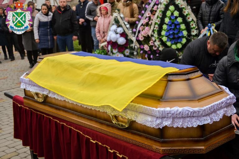 Як у селі Гвізд на Прикарпатті прощалися з мужнім воїном (ФОТО) 11 DSC 7323