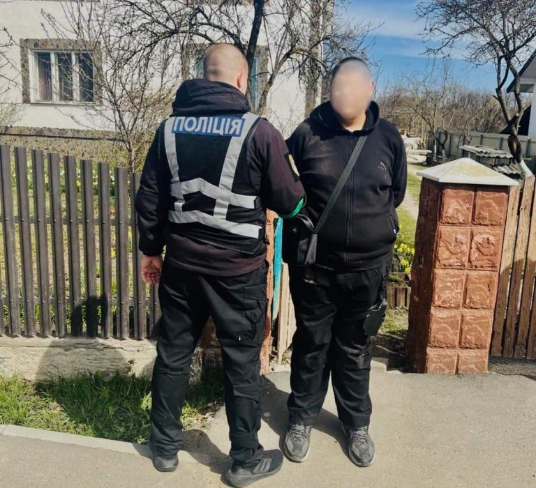 Ошукали жінку на майже 25 тисяч гривень: в Івано-Франківську затримали групу аферистів 12 FB IMG 1650022232579