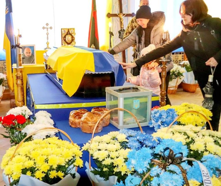 У Калуші у Вербну неділю попрощалися із захисником, що загинув у бою з окупантом (ФОТО) 9 FB IMG 1650207488935