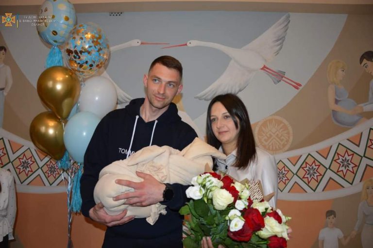 У Франківську дружина київського рятувальника народила дитину (ФОТО) 5 FB IMG 1650306573969