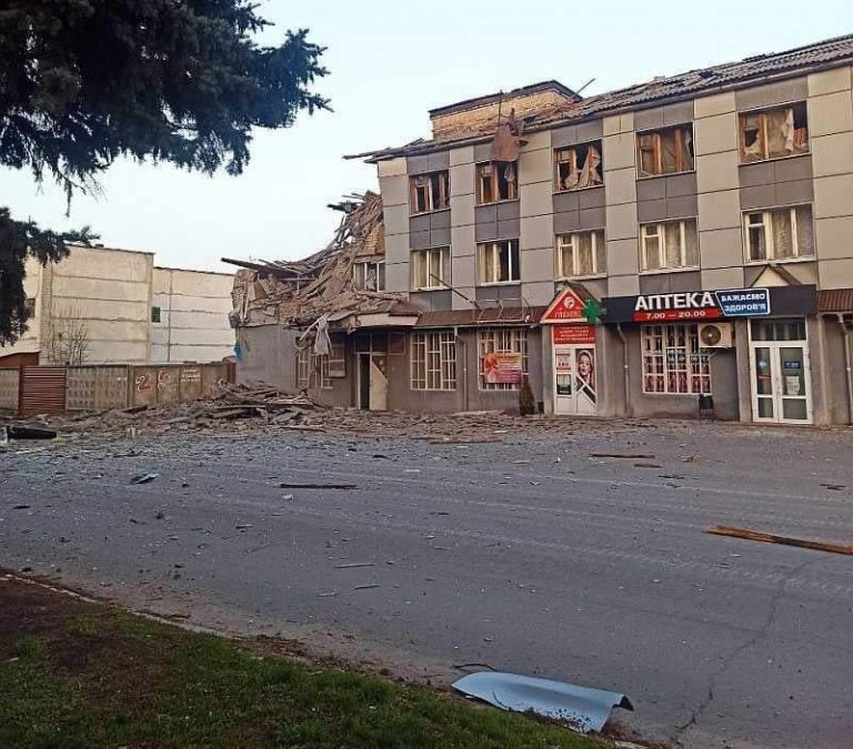 На Луганщині масові обстріли: шестеро людей загинули (ФОТО) 10 f7ad6523 8f86 46d4 83b2 64f377b99f7e