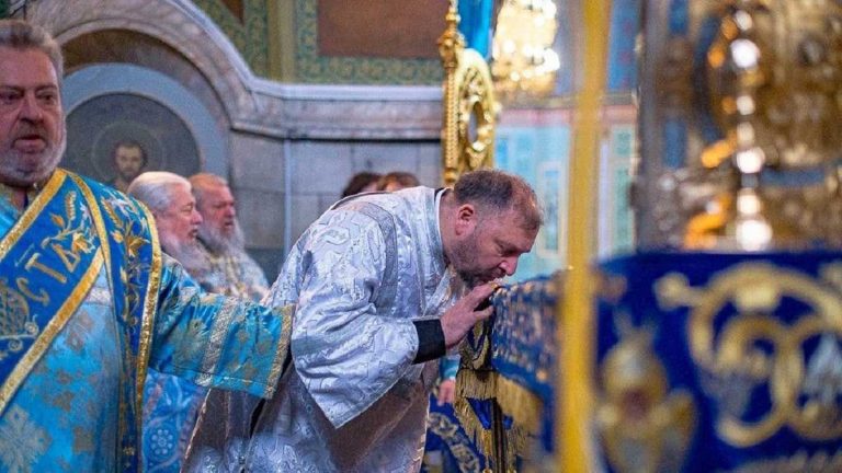Прости, господе: Добкін став дияконом УПЦ Московського патріархату ФОТО)