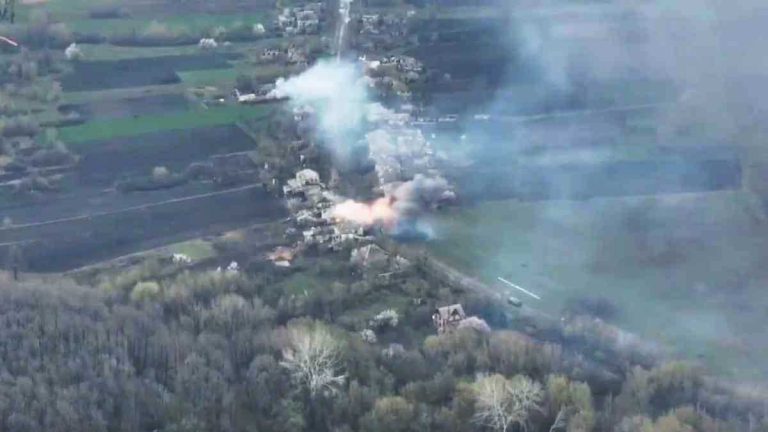 Український БТР знищив ворожий танк: потужне відео 7 image 11