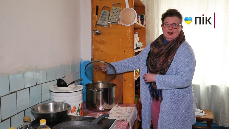 Як у Тлумачі живуть під одним дахом понад 130 переселенців (ВІДЕО) 12 s1 5