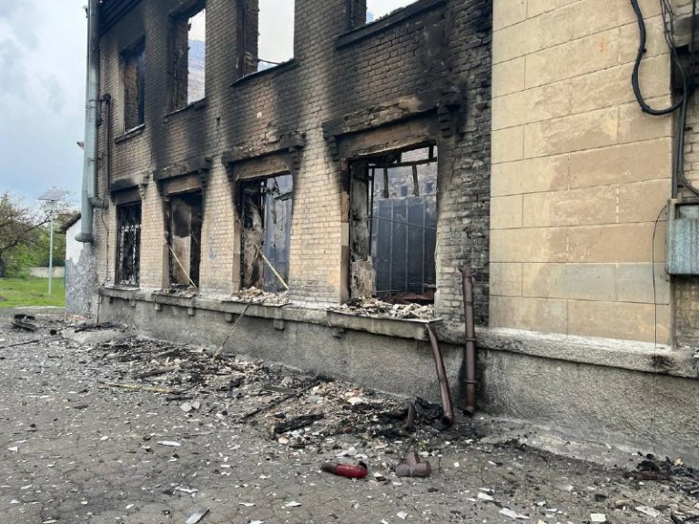 Ворог знищив Авдіївську школу фосфорними боєприпасами (ФОТО) 4 161d975a 890d 4907 9940 ecc1e8104872