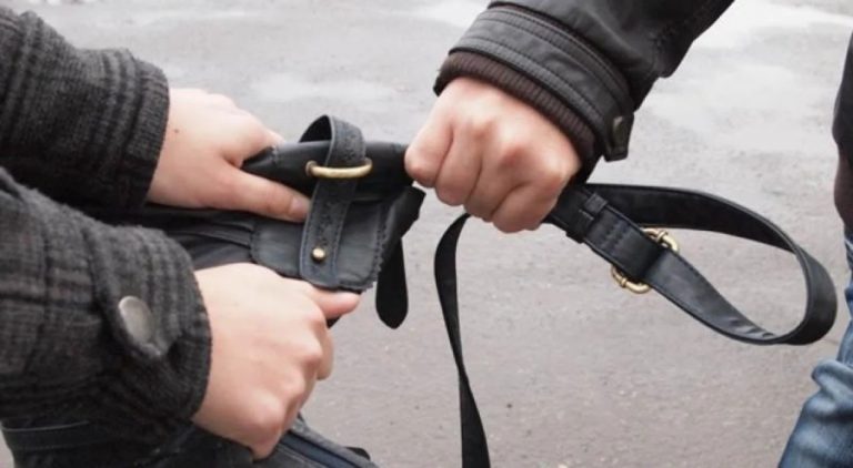 На Тернопільщині молодик вирвав у перехожої рюкзак з грошима
