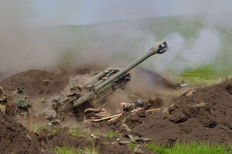 Ворог здійснює близько 700-800 обстрілів наших позицій щодня - Залужний