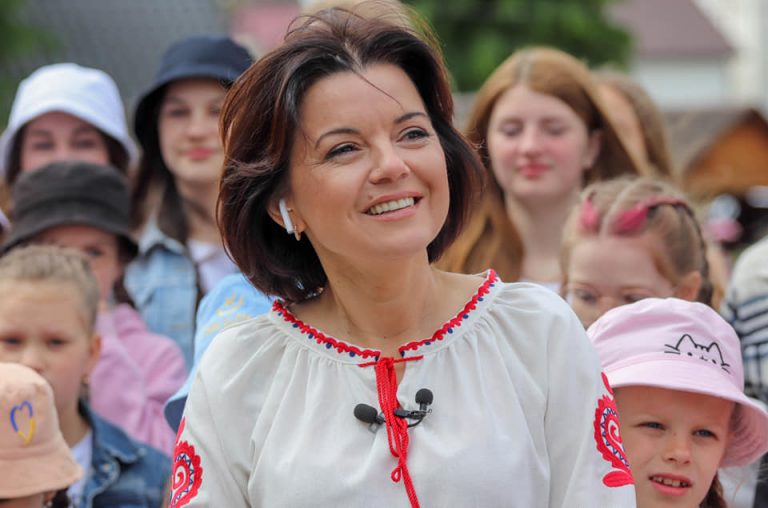 У Калуші побувала телеведуча Марічка Падалко: отримала подарунок (ФОТО)