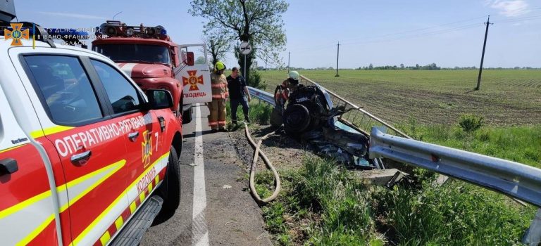 Смертельна ДТП трапилася на Коломийщині: двоє людей загинули (ФОТО)