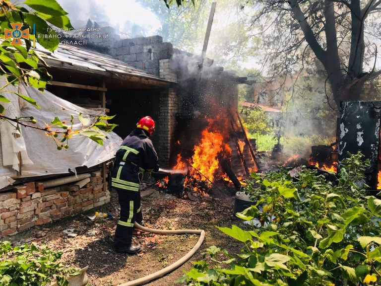 Вогнеборці загасили пожежу у Франківську (ФОТО) 4 283704309 323050379984332 9172285251446537706 n