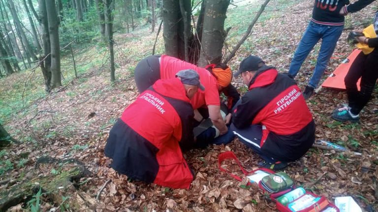 У Яремче "любителям" гір знадобилася допомога рятувальників (ФОТО)