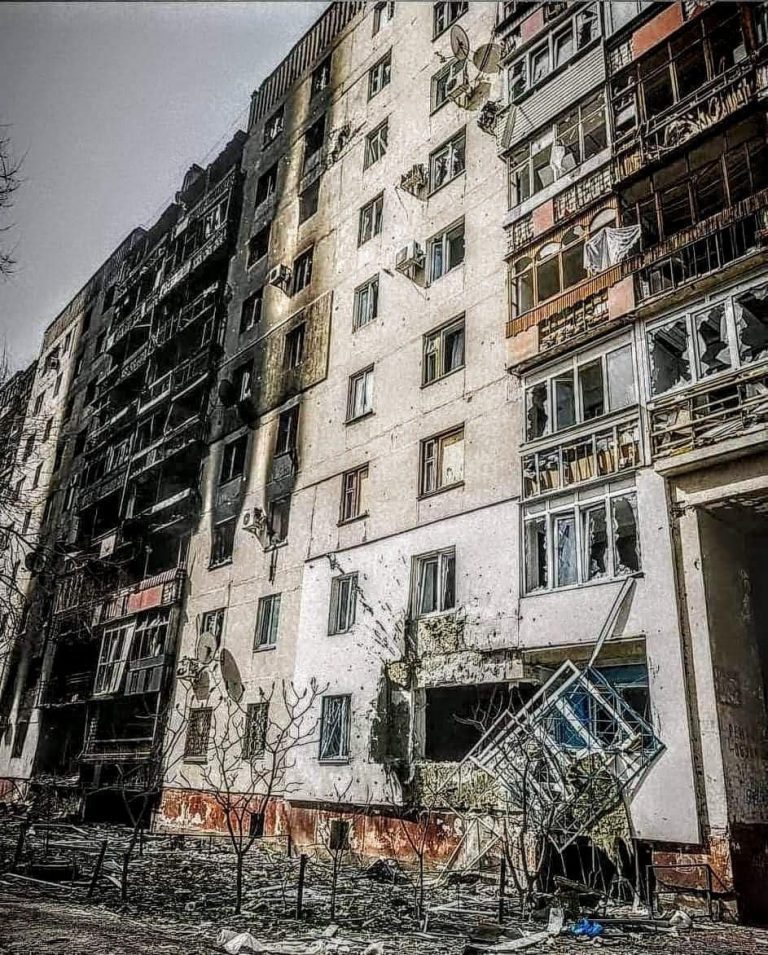 У Сєвєродонецьку окупанти обстріляли машину з волонтерами - голова ОВА 4 У Сєвєродонецьку окупанти обстріляли машину з волонтерами - голова ОВА