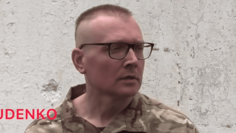 Росіяни намагалися спровокувати полоненого "азовця", але нічого не вийшло 11 Росіяни намагалися спровокувати полоненого "азовця", але нічого не вийшло