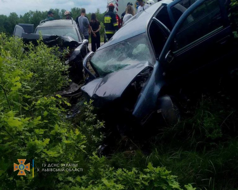На Львівщині внаслідок ДТП травмувалися семеро людей (ФОТО) 10 285309660 5188028037945321 7455671246965993549 n