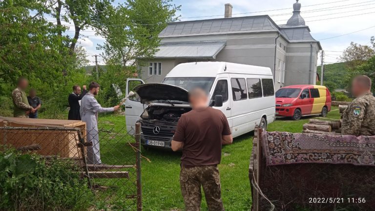 Кошти збирали три села: на Рогатинщині освятили машину для захисників (ФОТО) 5 Кошти збирали три села: на Рогатинщині освятили машину для захисників (ФОТО)
