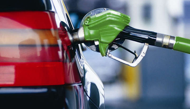 На українських АЗС готуються ще більше підвищити ціни на бензин: на скільки