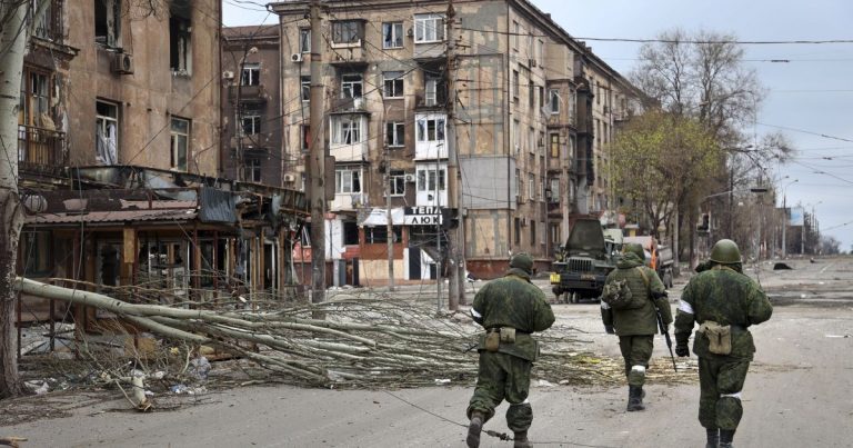 Маса помилок: окупанти вивісили у Маріуполі безграмотні оголошення (ФОТО) 12 94b5ba35831d198da99afc5ea7b0bf4c