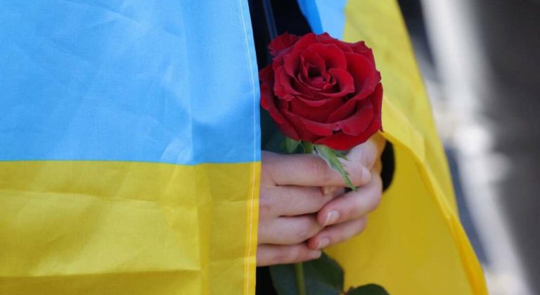 Подяка за теплий прийом: з Донеччини до п'яти українських міст відправили троянди миру (ВІДЕО) 8 Подяка за теплий прийом: з Донеччини до п'яти українських міст відправили троянди миру