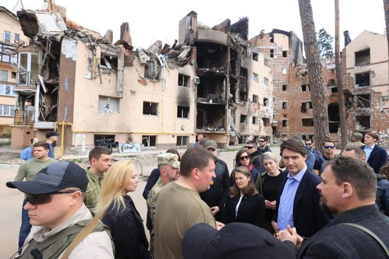 Прем'єр-міністр Канади раптово приїхав у Ірпінь (ФОТО) 5 FB IMG 1652020213970