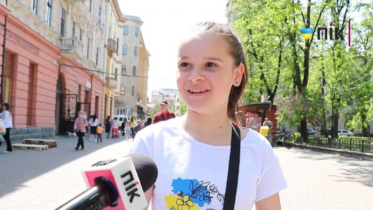 День матері: у Франківську діти розповіли, за що люблять своїх матусь (ВІДЕО) 2 ad9f8b38 3911 4233 a39d f56056256ab7