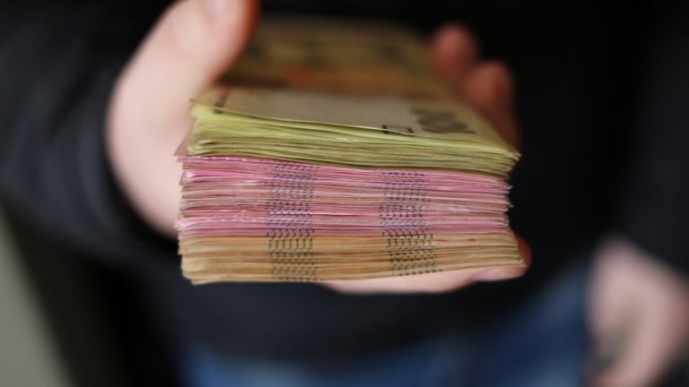 Стало відомо, чому прикарпатські бюджетники вчасно не отримують заробітну плату 1 ec5acff6968e2f80 1