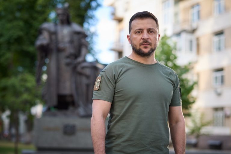 Зеленський потужно звернувся до українців з нагоди Дня Конституції (ВІДЕО)