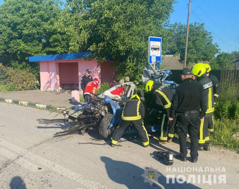 Трагедія на трасі "Київ-Чоп": загинув військовослужбовець (ФОТО) 12 1 7
