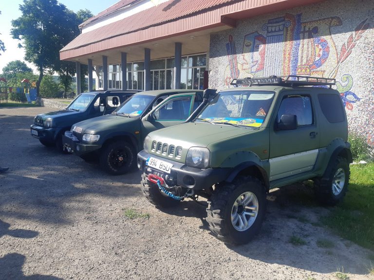 На фронт їдуть три автомобілі з Боднарова (ФОТО) 2 1656059626 5ac3ac0d82e6e2232793