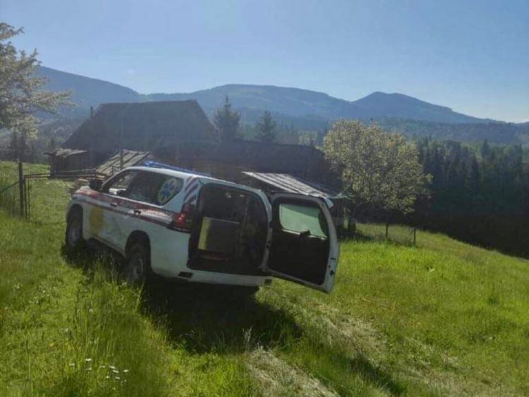 На Долинщині працівники «екстренки» надали медичну допомогу у складних умовах 11 285466788 988894771812326 5485776512477233036 n