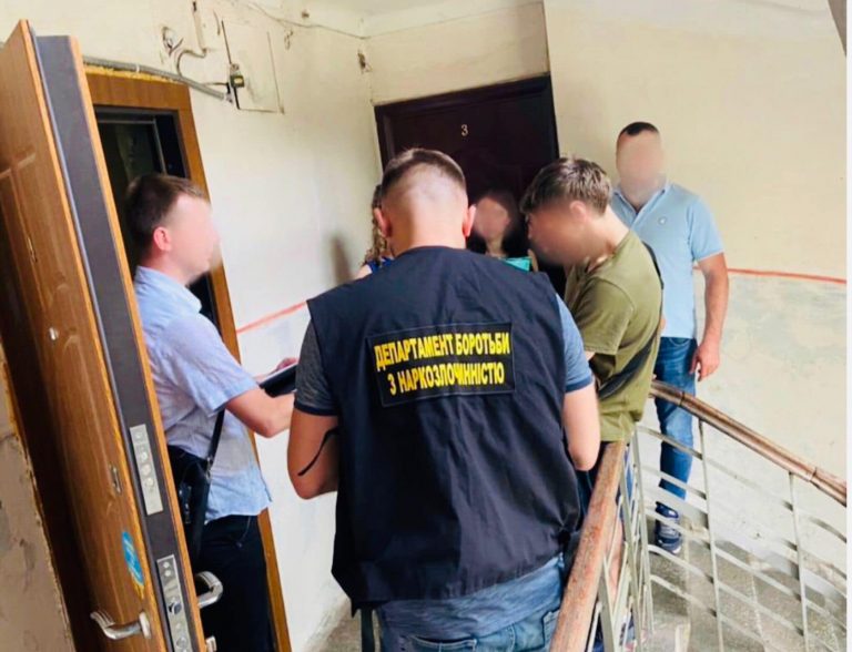 У Франківську прліцейські "прикрили" діяльність 25-річного наркоторговця (ФОТО)