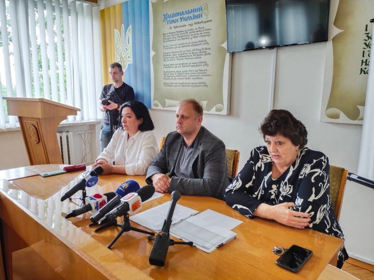 Коли на Прикарпатті ліквідують дефіцит вакцин для дітей