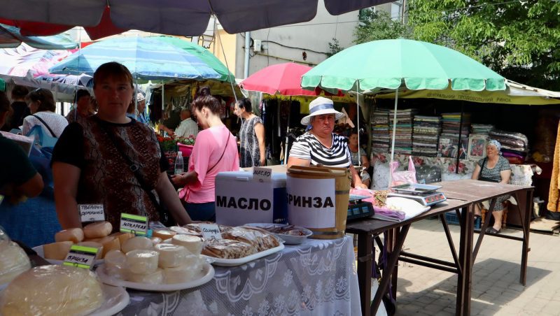 Всі на ринок: у Коломиї облаштували безкоштовні місця для торгівлі (ФОТО)