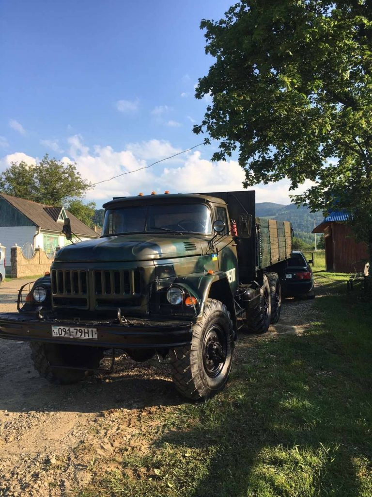 Жителі села на Косівщині придбали вже третій автомобіль для ЗСУ (ФОТО)