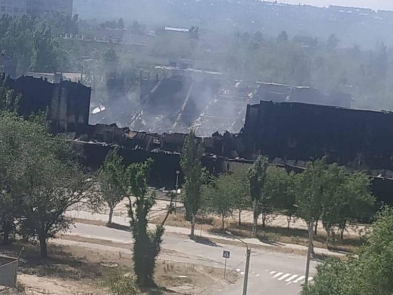 Окупанти знищили Льодовий палац у Сєвєродонецьку (ФОТО) 2 287296396 158706570002068 192762613760309912 n