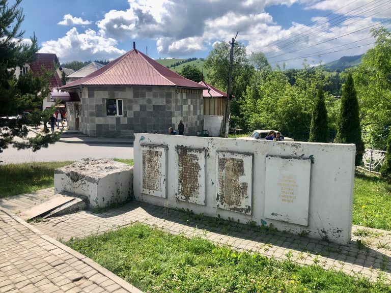 На Верховинщині демонтували останній пам’ятник радянському «визволителю» (ФОТО) 9 288523642 5789035421123979 6781883614973973827 n