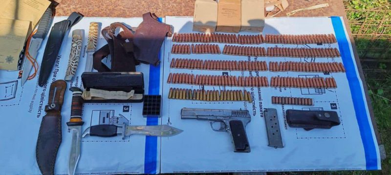 У Франківську росіянин зберігав вдома 250 набоїв та пістолет: що з ним буде (ФОТО)