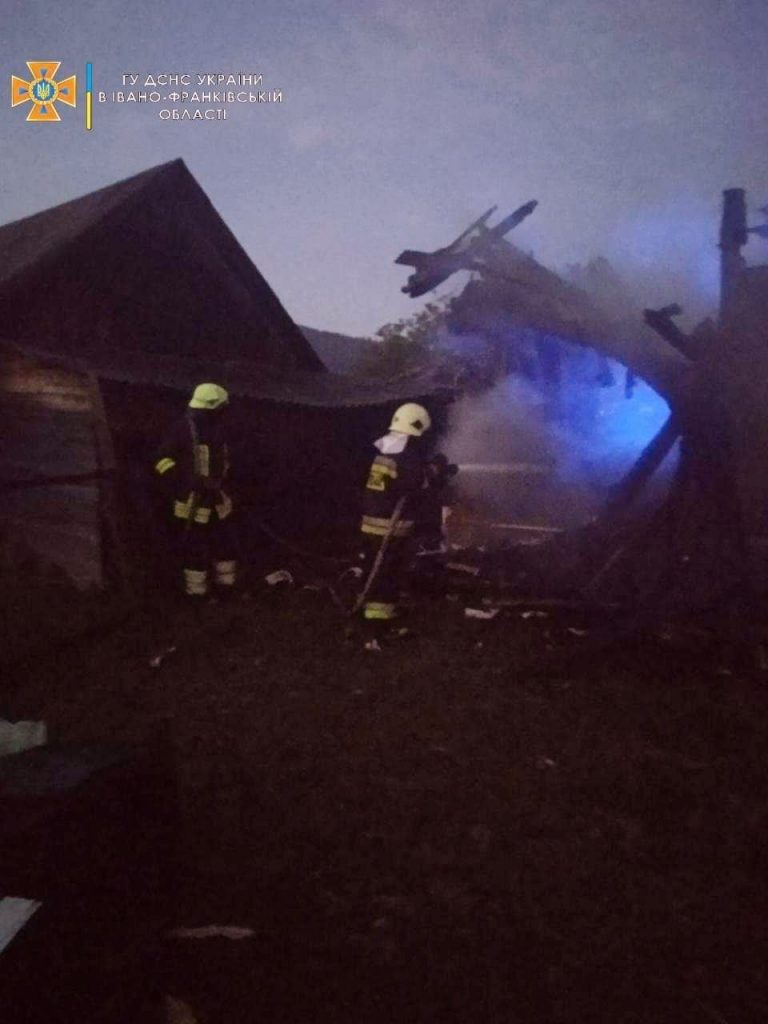 На Косівщині рятувальники понад годину гасили пожежу житлового будинку (ФОТО)