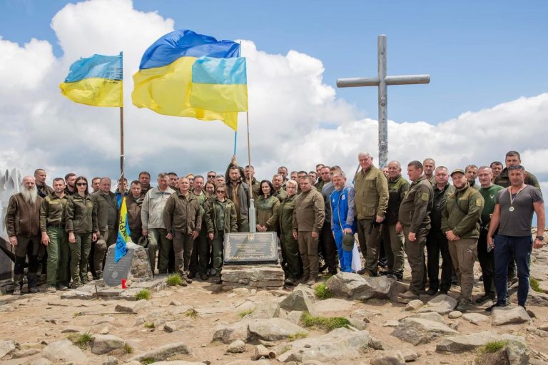 На Говерлі встановили пам'ятний знак лісівникам, що загинули за Україну (ФОТО)