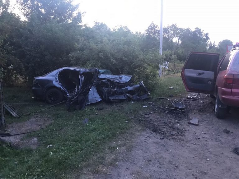 Автотроща на Прикарпатті: п'ятьох людей "вирізали" з понівеченого авто (ФОТОФАКТ) 6 290824680 346442064311830 4986437589510540008 n