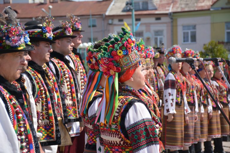 День Конституції України: у Надвірній виступив академічний ансамбль "Гуцулія" (ФОТО) 11 290858185 778989446809523 6540075707903341973 n