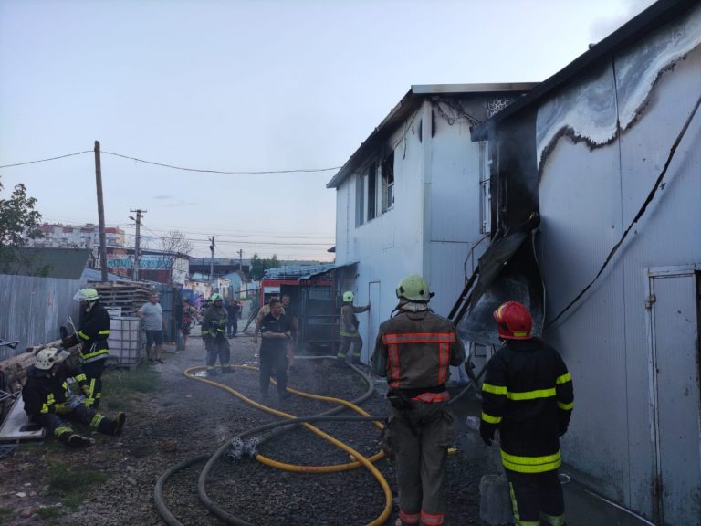 Вечірня пожежа у Долині: подробиці від ДСНС (ФОТО) 5 290900373 346321944323842 8691295567476156101 n
