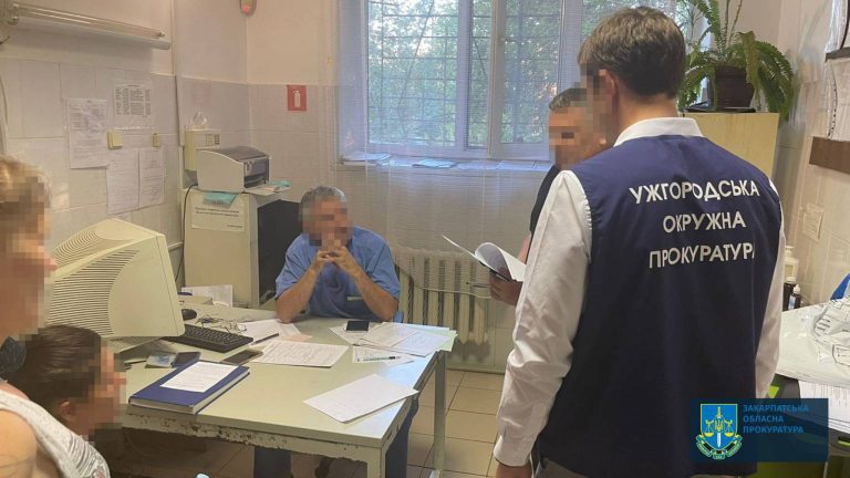 Впіймали на хабарі нарколога: сталося в Ужгороді (ФОТО)