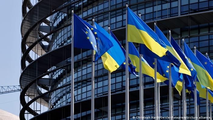 Європарламент рекоментував надати Україні статус кандидата на вступ до ЄС