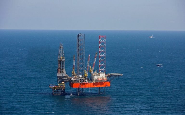 Окупанти не можуть загасити пожежу на "вишках Бойка" 2 8ea7b66f08ca9ec69cb6123180c1a6b1