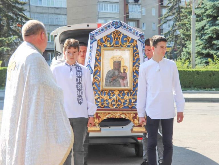 У Калуш привезли чудотворну ікону Гошівської Богородиці (ФОТО) 12 FB IMG 1654278355998