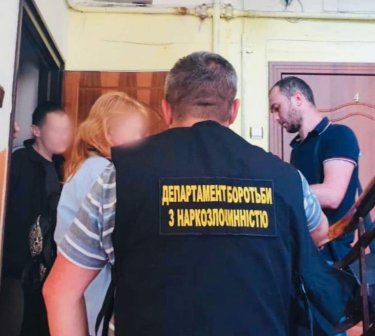 Правоохоронці затримали групу прикарпатців, які займалися наркоторгівлею (ФОТО) 10 FB IMG 1655385189760