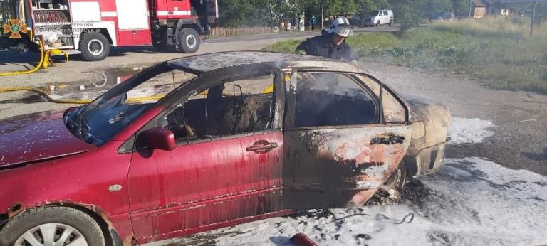 На Надвірнянщині загорівся автомобіль 11 FB IMG 1655964154187